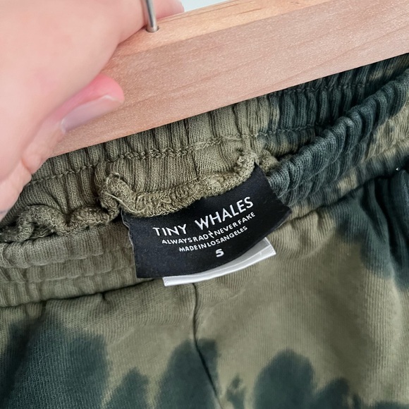 Tiny Whales - Picture 3 of 4